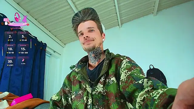 Snapshot of Gold_Loyal77 chatting on 09.25.25 Gold Loyal77 online show from 09.25.25