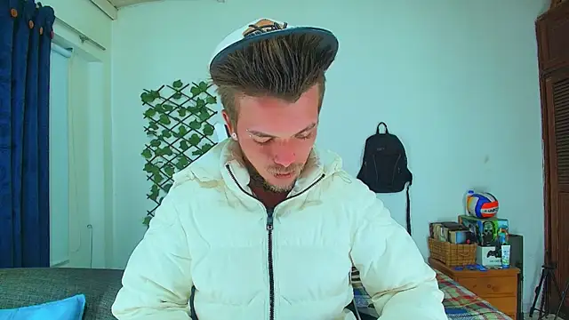 Snapshot of Gold_Loyal77 chatting on 10.09.25 Gold Loyal77 online show from 10.09.25