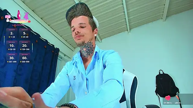 Snapshot of Gold_Loyal77 chatting on 10.11.25 Gold Loyal77 online show from 10.11.25