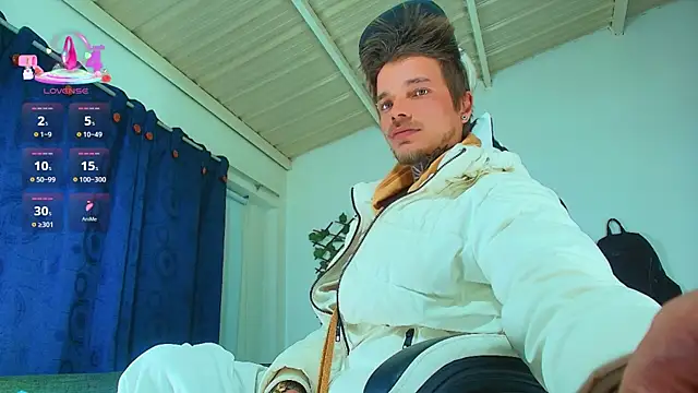 Snapshot of Gold_Loyal77 chatting on 11.02.25 Gold Loyal77 online show from 11.02.25