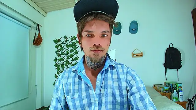 Snapshot of Gold_Loyal77 chatting on 02.10.26 Gold Loyal77 online show from 02.10.26