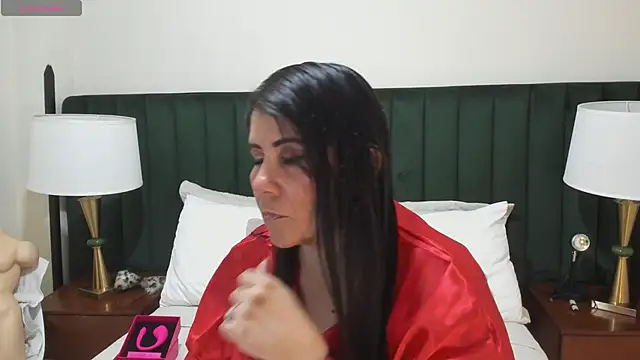 Snapshot of kiraGeiner chatting on 09.16.25 kiraGeiner online show from 09.16.25