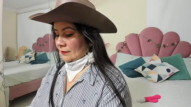 kiraGeiner online show from 01.05.26