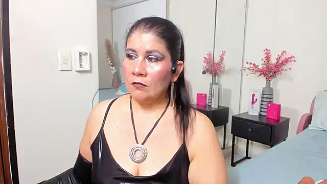 kiraGeiner online show from 03.18.26