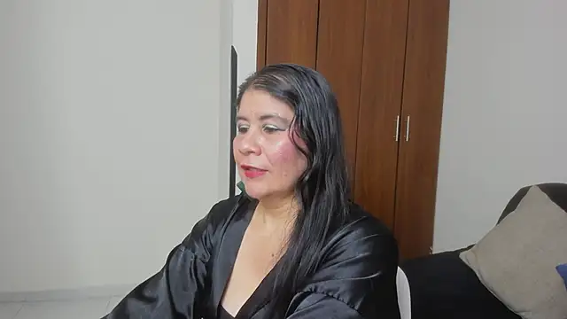 Snapshot of kiraGeiner chatting on 05.24.26 kiraGeiner online show from 05.24.26