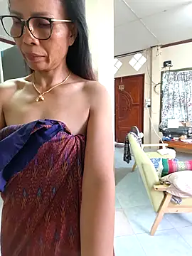 Snapshot of Mama_Eva_1 chatting on 10.24.25 Mama Eva 1 online show from 10.24.25