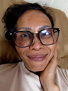 Snapshot of Mama_Eva_1 chatting on 11.04.25 Mama Eva 1 online show from 11.04.25