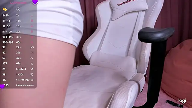 Snapshot of Momo_Ayase_ chatting on 11.07.25 Momo Ayase online show from 11.07.25