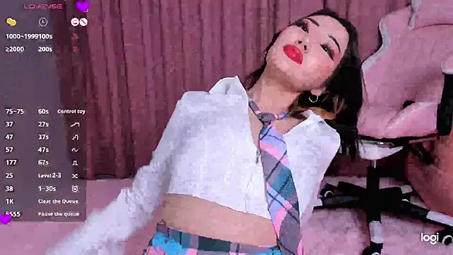 Snapshot of Momo_Ayase_ chatting on 11.13.25 Momo Ayase online show from 11.13.25