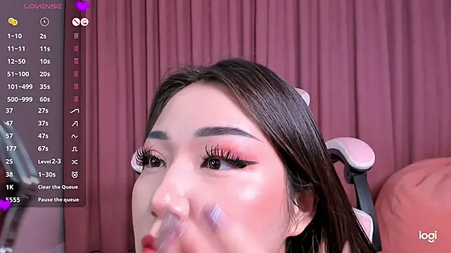 Snapshot of Momo_Ayase_ chatting on 11.16.25 Momo Ayase online show from 11.16.25