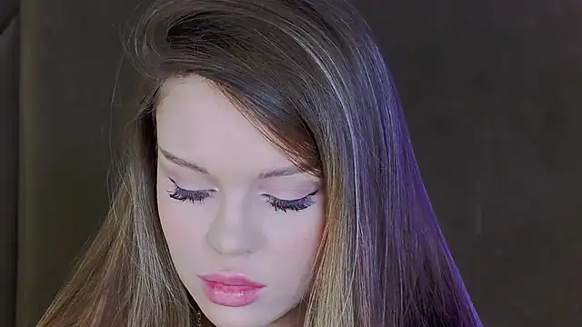 MarilynNova online show from 11.30.25