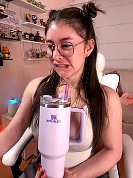 Snapshot of Sharon_07 chatting on 10.04.25 Sharon 07 online show from 10.04.25