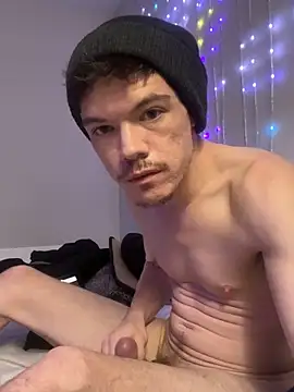 Snapshot of SalemStratton chatting on 11.08.25 SalemStratton online show from 11.08.25