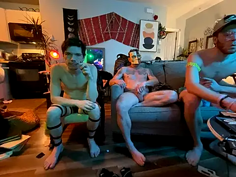 Snapshot of SalemStratton chatting on 12.15.25 SalemStratton online show from 12.15.25