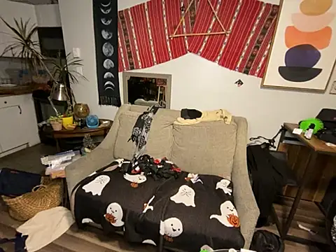 Snapshot of SalemStratton chatting on 12.17.25 SalemStratton online show from 12.17.25