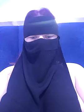 Snapshot of _Douna_-_ chatting on 09.18.25 Douna - online show from 09.18.25