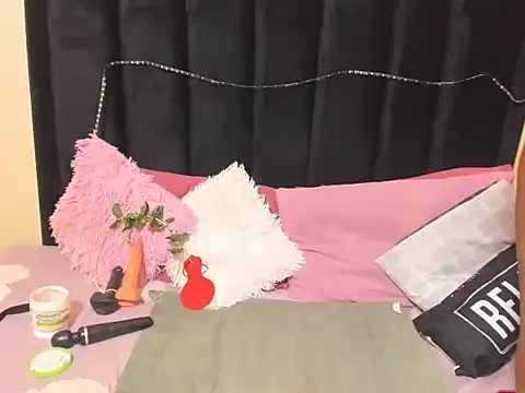 AmazingDarkDoll online show from 02.14.26