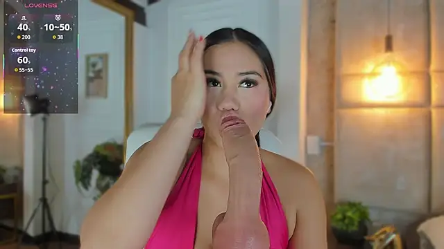 Snapshot of Jazmiinee chatting on 11.27.25 Jazmiinee online show from 11.27.25