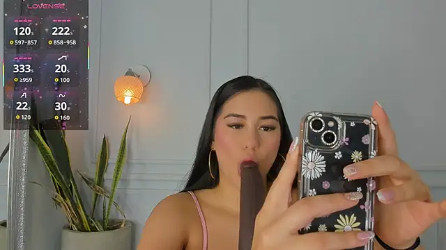 Snapshot of Jazmiinee chatting on 01.06.26 Jazmiinee online show from 01.06.26