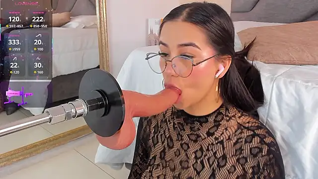 Jazmiinee online show from 03.11.26