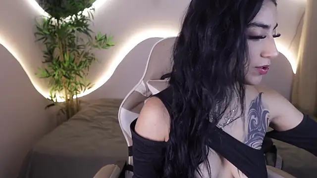 Emma and Issac online show from 11.26.25