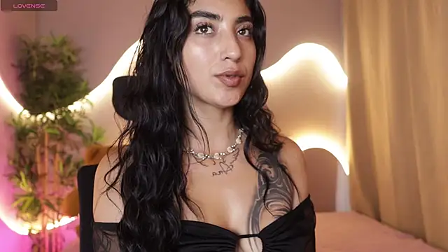 Emma and Issac online show from 04.04.26