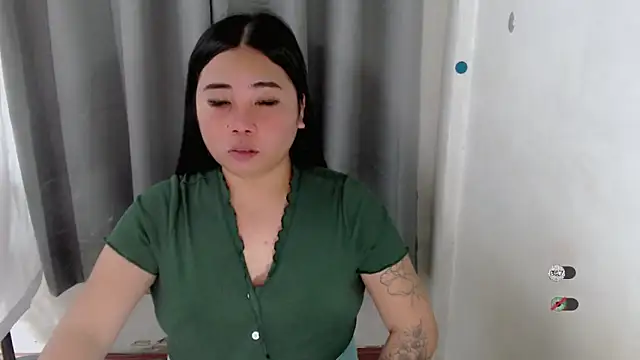Snapshot of Yhana_Slut chatting on 09.18.25 Yhana Slut online show from 09.18.25