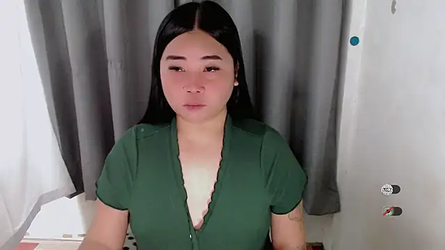 Snapshot of Yhana_Slut chatting on 10.01.25 Yhana Slut online show from 10.01.25