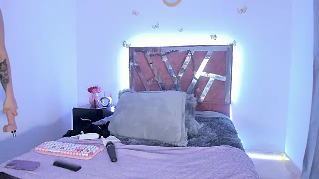 Ella Lenox online show from 02.13.26