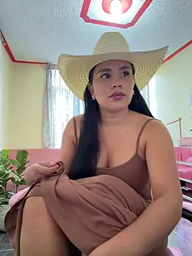 Snapshot of laure_torres chatting on 01.17.26 laure torres online show from 01.17.26