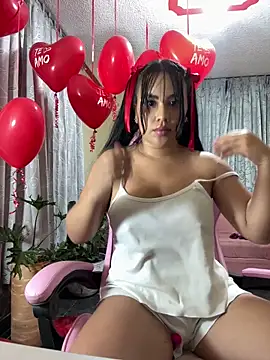 Snapshot of laure_torres chatting on 02.04.26 laure torres online show from 02.04.26