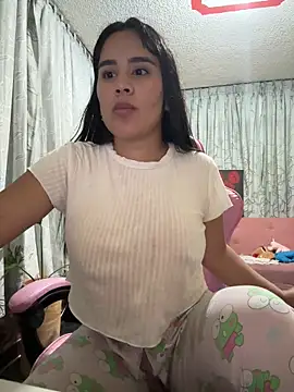 Snapshot of laure_torres chatting on 05.14.26 laure torres online show from 05.14.26