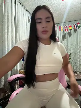 Snapshot of laure_torres chatting on 07.23.26 laure torres online show from 07.23.26