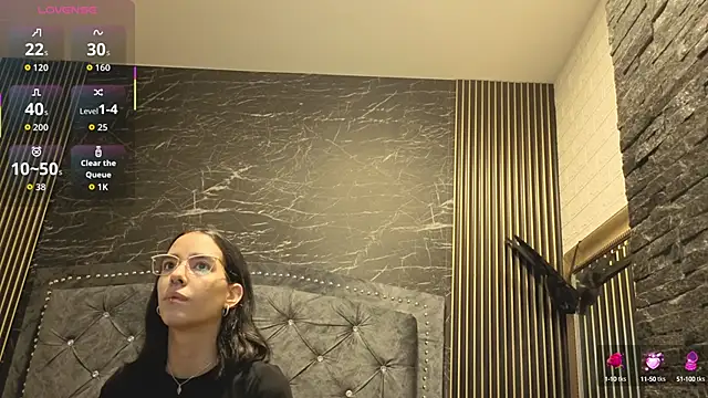 Snapshot of violett__golden chatting on 09.11.25 violett golden online show from 09.11.25