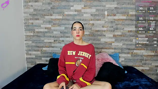Snapshot of violett__golden chatting on 10.07.25 violett golden online show from 10.07.25