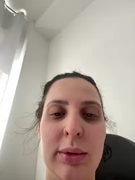 yumi-hot online show from 03.13.26