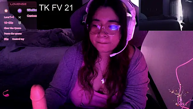 Pink girl0n online show from 12.16.25