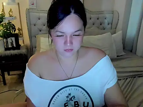 Snapshot of SweetHoney369 chatting on 06.21.26 SweetHoney369 online show from 06.21.26