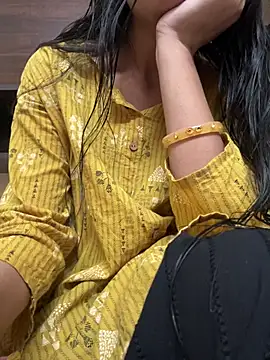 Snapshot of modelnishu chatting on 02.18.26 modelnishu online show from 02.18.26