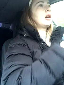 Reina Cummings online show from 10.04.25