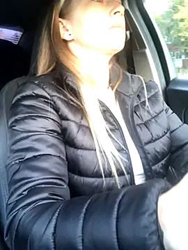 Reina Cummings online show from 10.10.25