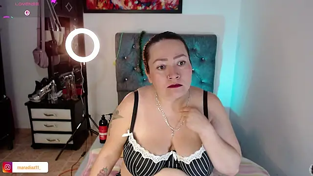 Snapshot of MaraDiaz11 chatting on 05.19.26 MaraDiaz11 online show from 05.19.26