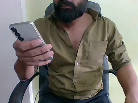 Snapshot of autophile-indian chatting on 09.17.25 autophile-indian online show from 09.17.25