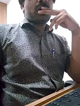 Snapshot of autophile-indian chatting on 10.31.25 autophile-indian online show from 10.31.25