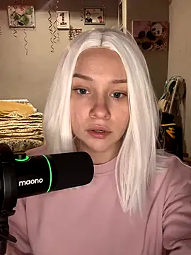 Snapshot of JennaOluretn chatting on 10.07.25 JennaOluretn online show from 10.07.25