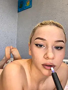 Snapshot of JennaOluretn chatting on 10.23.25 JennaOluretn online show from 10.23.25