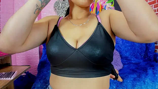 Snapshot of aliaandadara chatting on 02.24.26 aliaandadara online show from 02.24.26