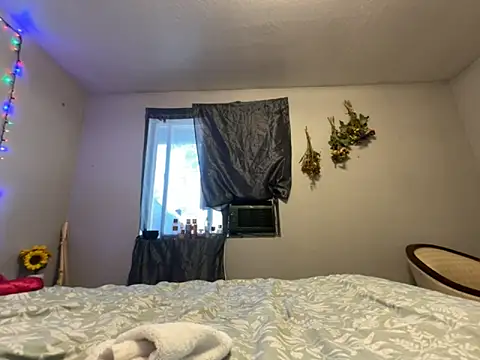 Snapshot of JizzyJazzunleashed chatting on 09.22.25 JizzyJazzunleashed online show from 09.22.25