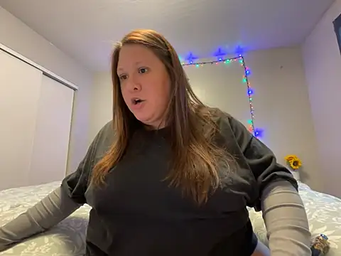 Snapshot of JizzyJazzunleashed chatting on 10.03.25 JizzyJazzunleashed online show from 10.03.25