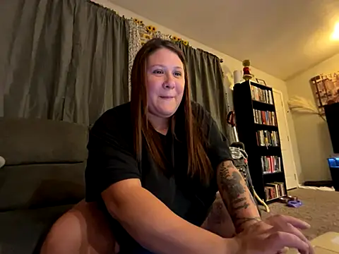 Snapshot of JizzyJazzunleashed chatting on 10.12.25 JizzyJazzunleashed online show from 10.12.25